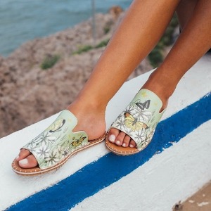 [mumka] Butterflies Flat sandal